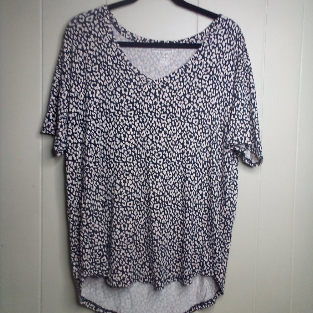 American Eagle Soft & Sexy Shirt M Short Sleeve High Low Hem Animal Print